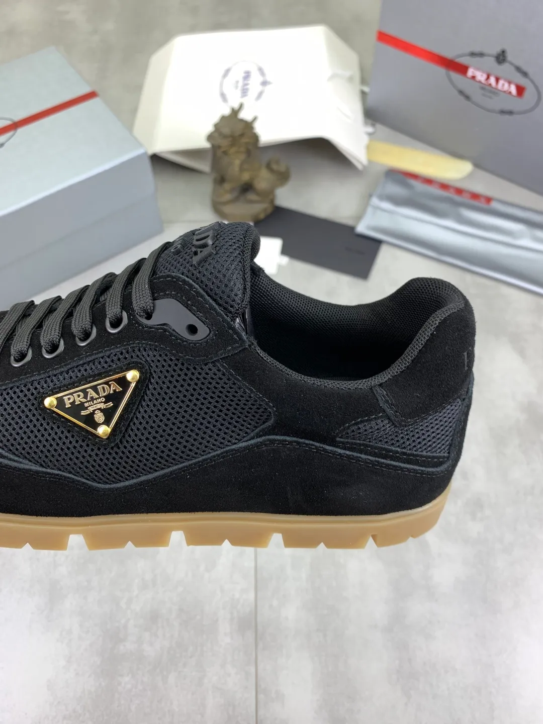 Men's men's shoes 💰P520💰 [New style] popular models are on the official website, 🆘 Trendy brand (Prada) mainly promotes popular models, avant-garde and versatile fashionable men's shoes private version mold opening, cowhide surface splicing 1:1.. Fashionable and simple, original imported cowhide lining cowhide feet; the atmosphere and personality are more fashionable, eye-catching and pursuing class. It will subvert the old idea and be a must-have for fashion trendsetters with you! Must keep it for yourself! Tall and comfortable, large and low, high-end quality workmanship. Code number: 38-45 3️⃣optional.